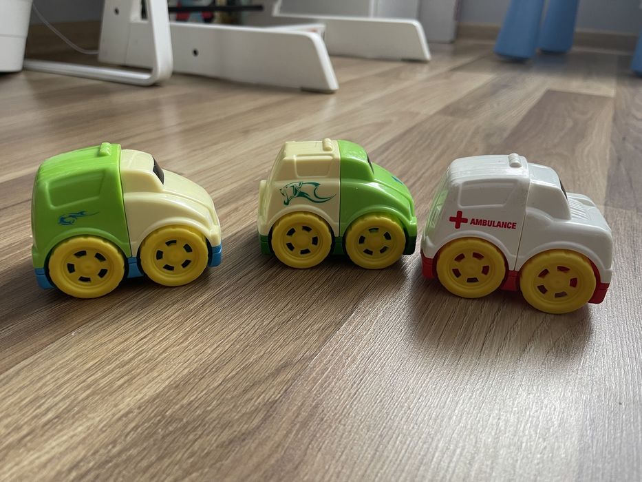Samochody do składania „lego”, ambulans i inne