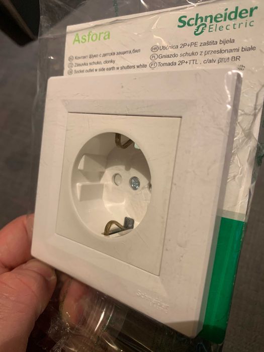 Schneider White Wall Sockets431979328397660163