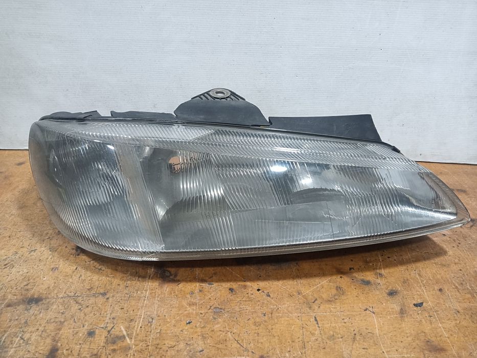 Farol Peugeot 406 ótica direita Bosch 1998