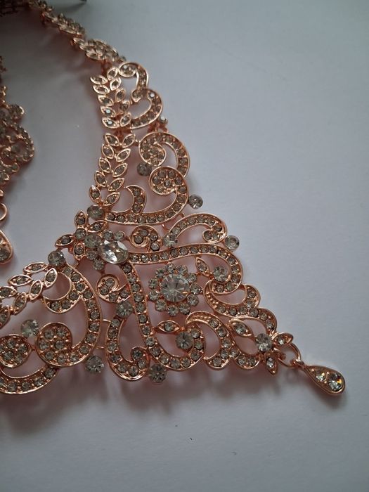 Kolia w kolorze złota z cyrkonią