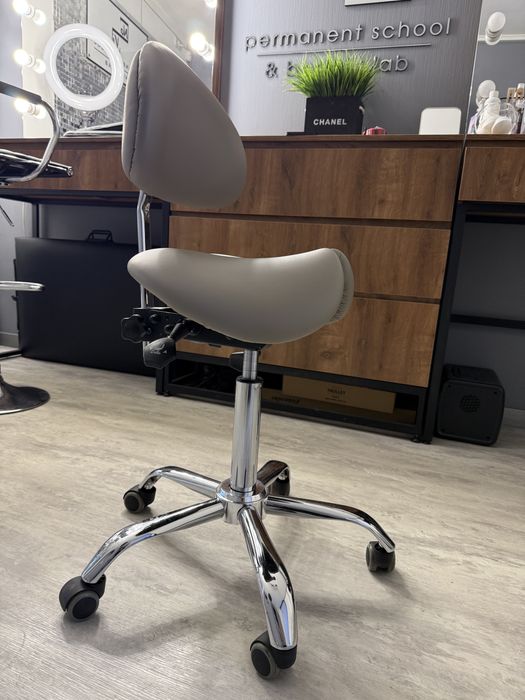 Стілець -сідло для б’юті майстра