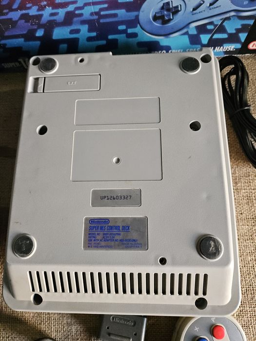 Super Nintendo com caixa