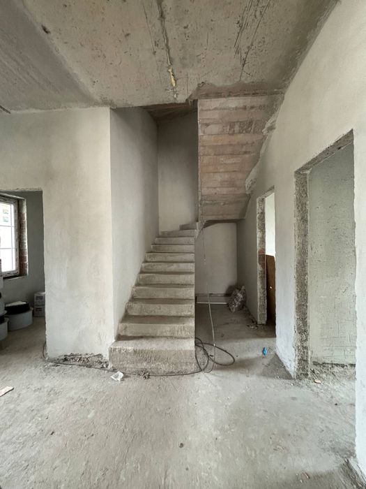 Продаж цегляного будинку 235 м.кв. Бірки