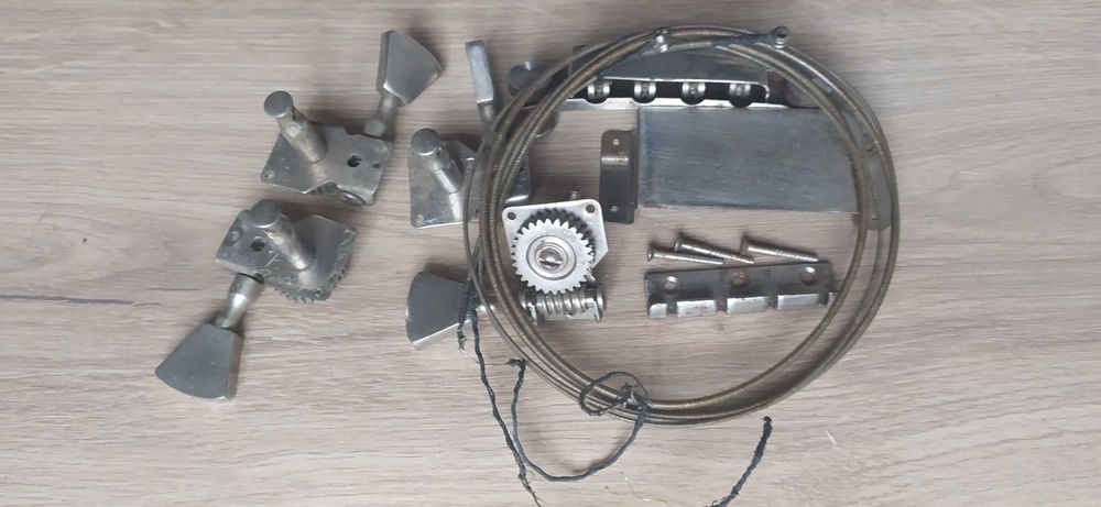 Комплект фурнітури а-ля Стратокастер, гітар, бас-гітар.