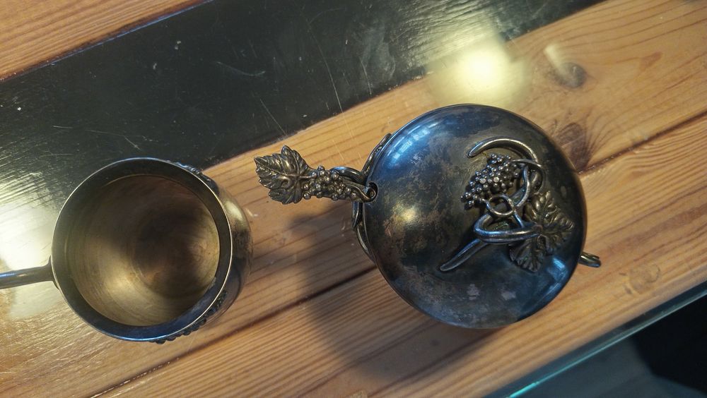 Posrebrzana Cukiernica Hefra, mlecznik Hefra motyw kiść winogron