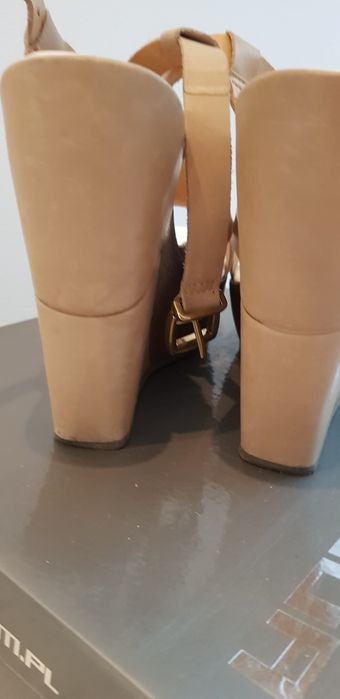 Sandały na koturnie Prima Moda