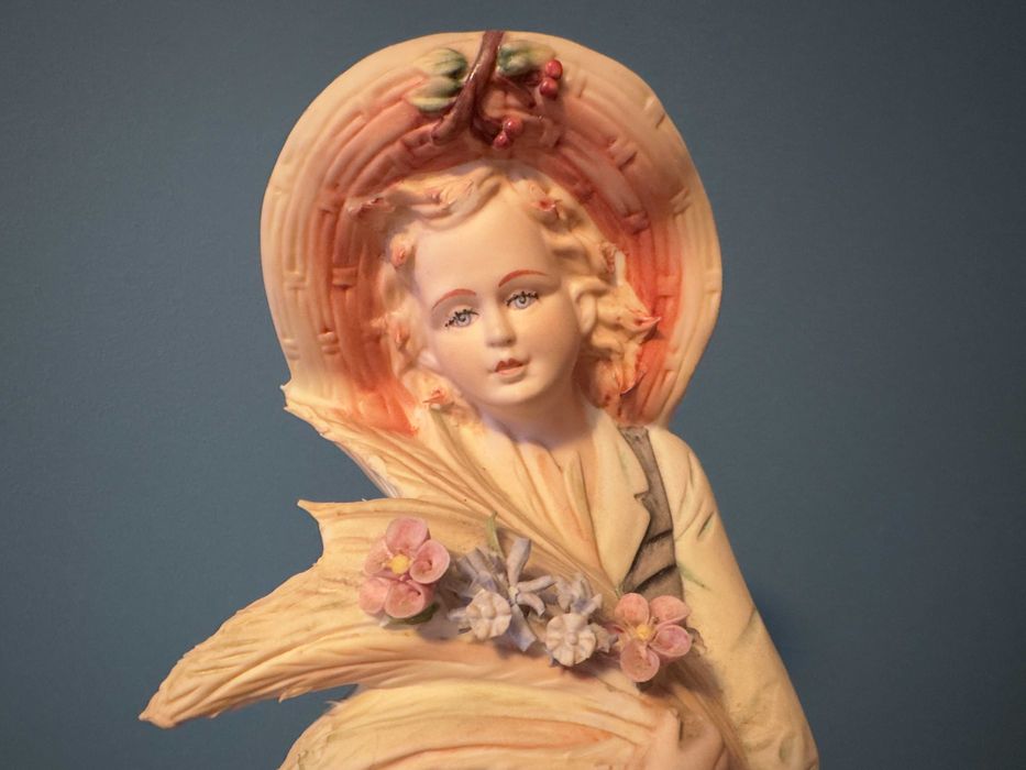 Estatua Pessoa no campo