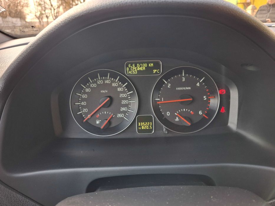 Продам volvo v50 2011року