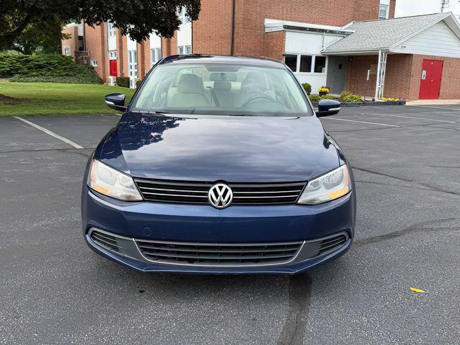 Volkswagen Jetta      2013