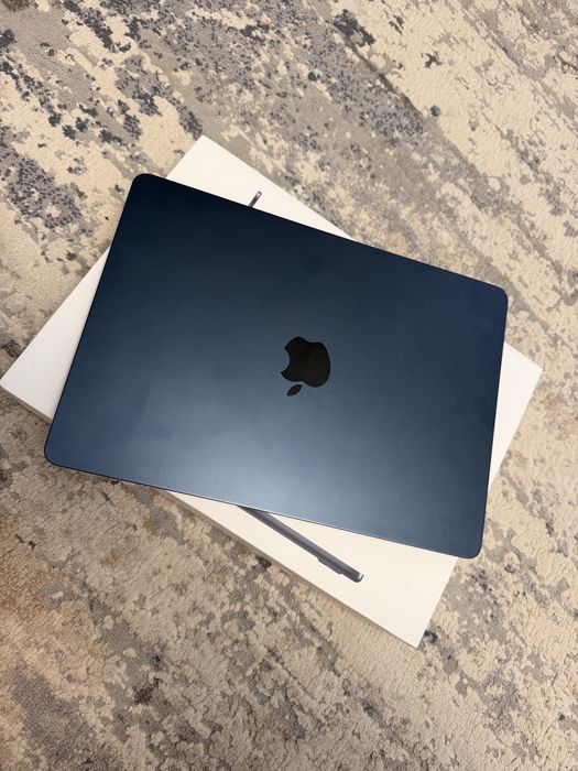 MacBook Air M2 8/256gb