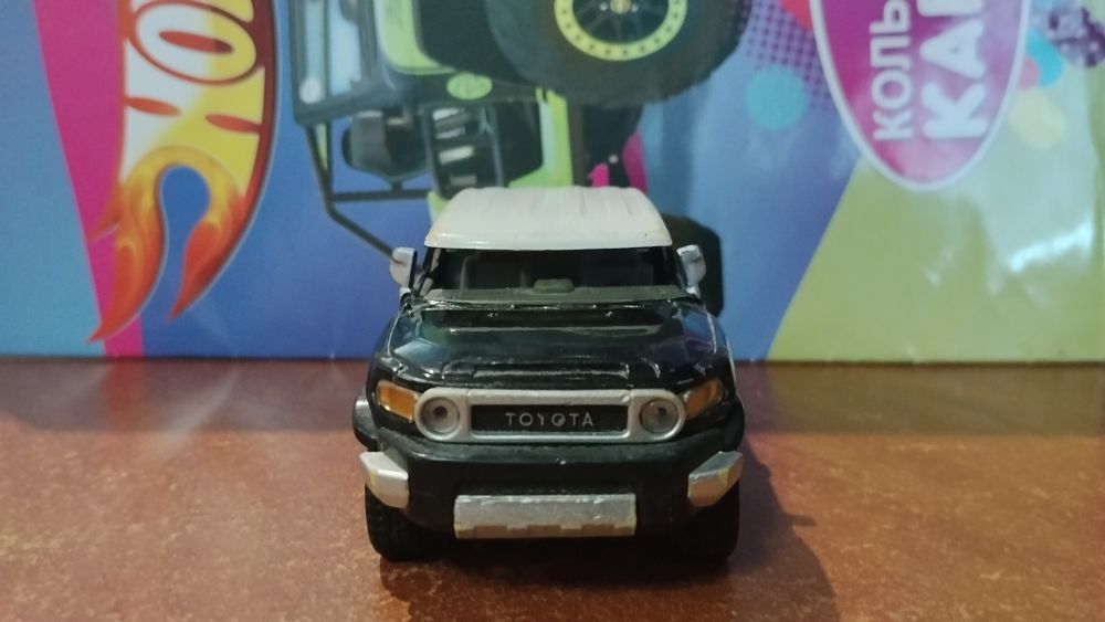 Лот оригінальних машинок Kinsmart та Hot Wheels (7 штук, продажа тільки разом)