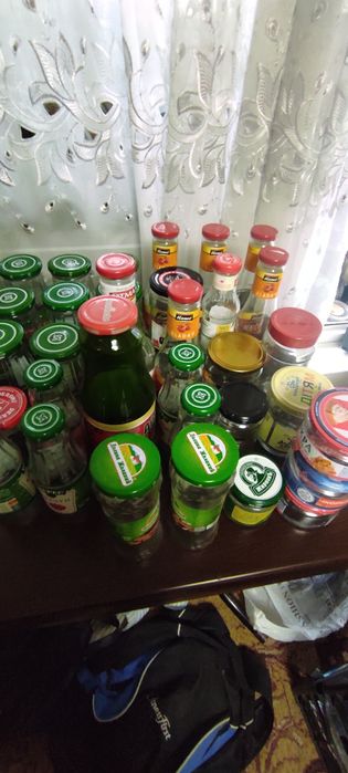 Банки з закруткой разные, разной формы очень много, скидка