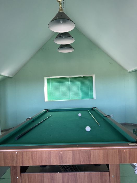 Продаж будинку з окремим гаражем