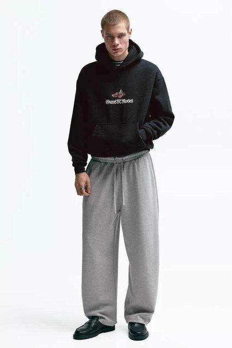 Чоловіче чорне худі Pull&Bear Guns N' Roses — Офіційна ліцензійна колекція — Rock Merch череп роза