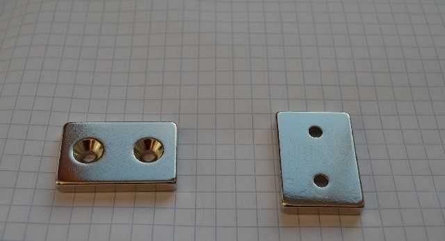 Magnes neodymowy pod wkręt z otworami 30x20x4
