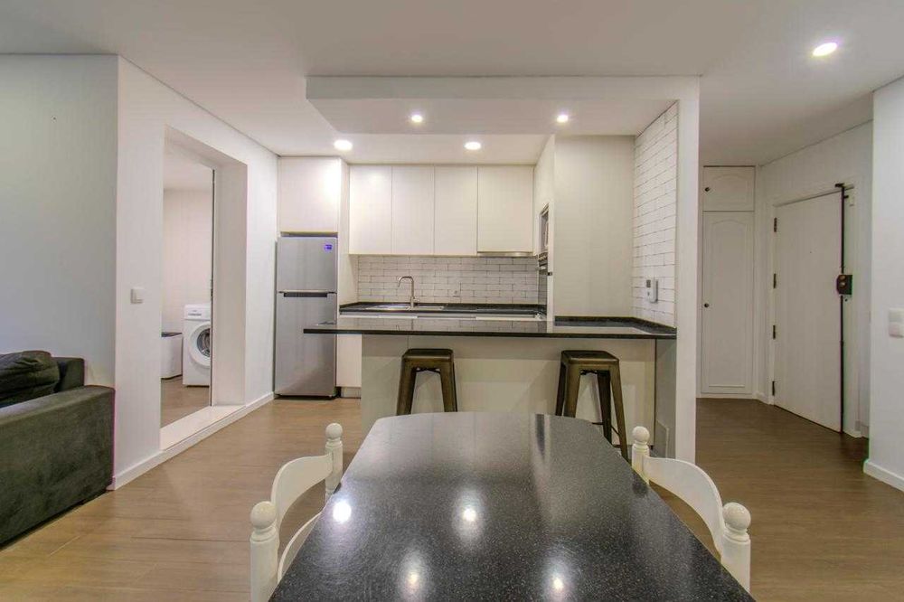 Arrendamento residencial de apartamento em rua Henrique Lopes de Mendonça, 121