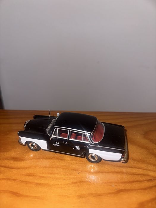 Miniatura mercedes 200D