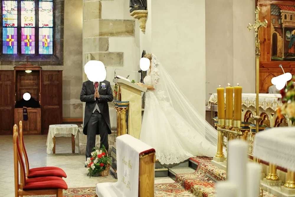 Przepiękna suknia ślubna.