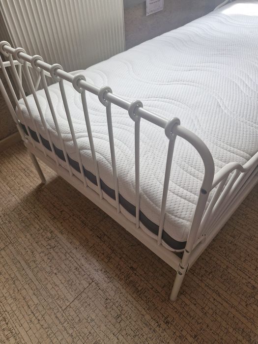 Łóżko białe dla dziewczynki. DOWÓZ