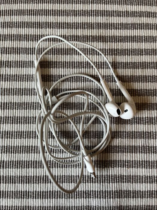 Słuchawki Apple na kablu
