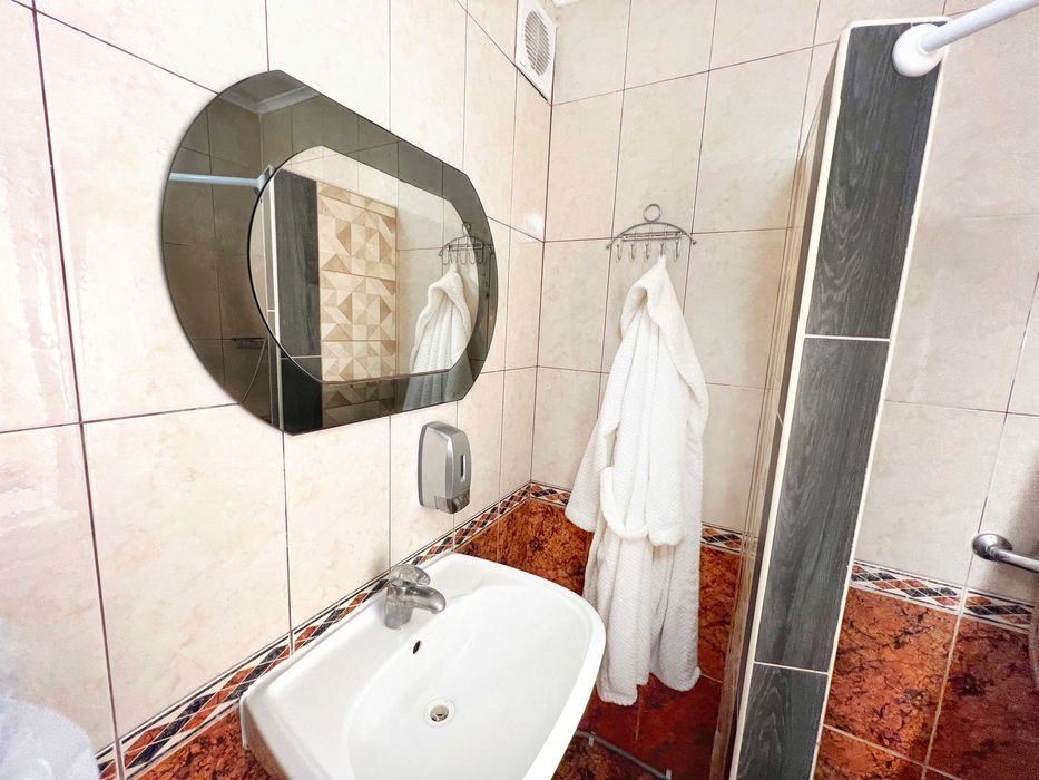 Хостел на первом этаже, метро Левобережная — койко-место 1500 грн/мес.