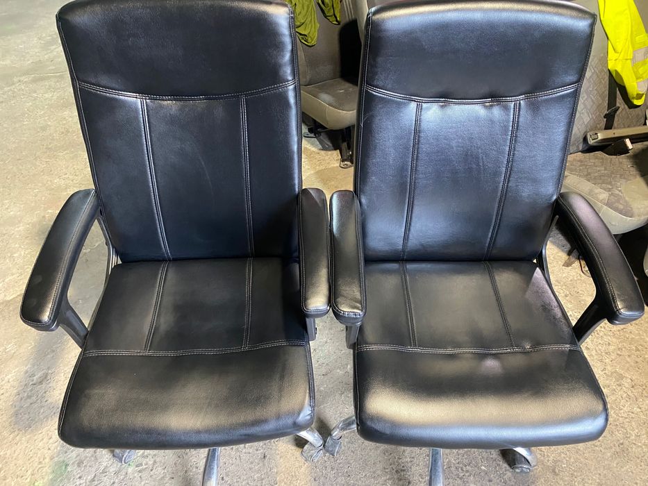 Продам офісні крісла