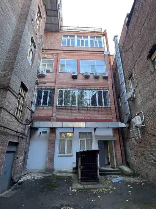 Продаж фасадного приміщення 250 м кв. центр