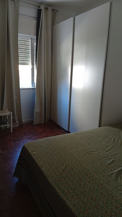 Quarto arrenda-se