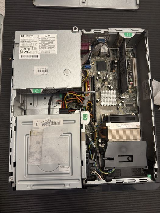 Stary komputer stacjonarny HP działa na cześci