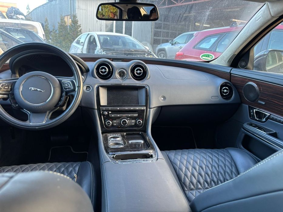 Jaguar xj 2017 mały przebieg