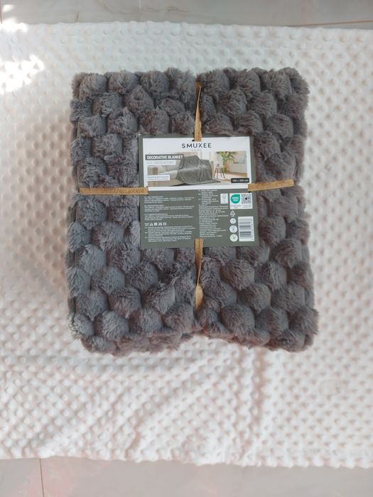 Koc smukee ciemno szary