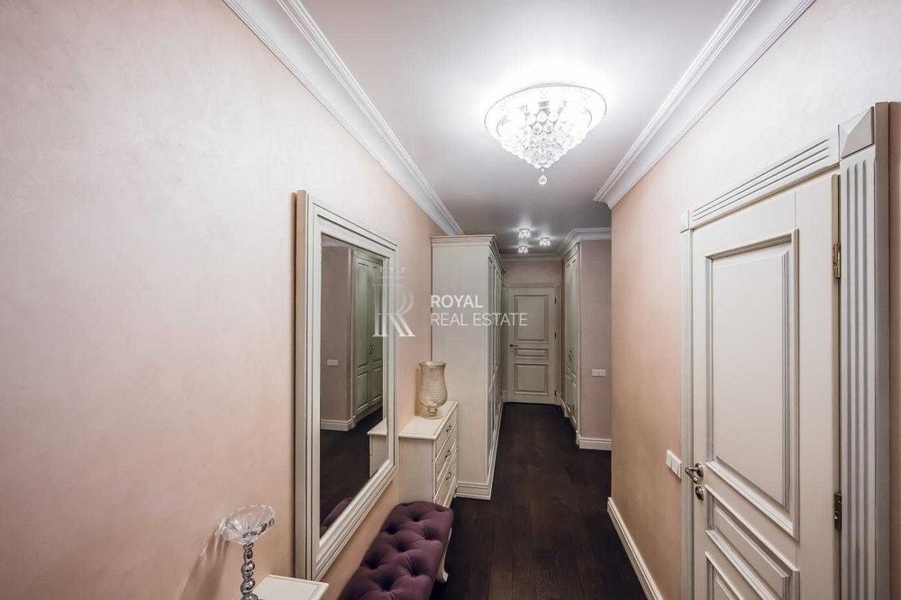 Продаж 3-кімнатної квартири Київ ЖК Космополітен 117 м² 9 поверх преміальний ремонт меблі з масиву дерева паркетна дошка охорона