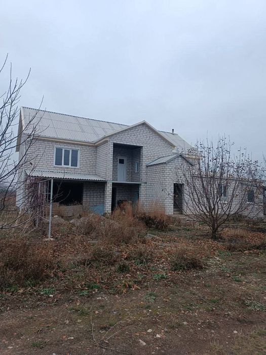 Продам 2-поверховий будинок без внутрішніх робіт