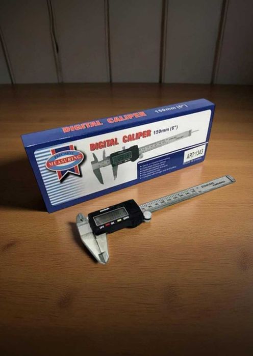 Штангенциркуль з цифровим дисплеєм точний як годинник