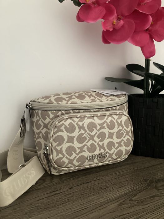 Nowa nerka crossbody Guess