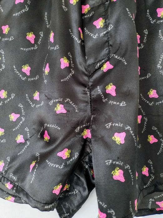 Czarne szorty spodenki piżamowe piżama C&A w owoce truskawki S