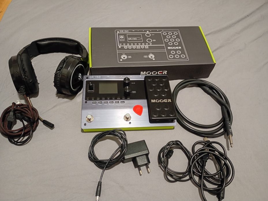 Harley Benton CST-24 Deluxe + Mooer GE150 (Pack Completo) – Como Nova