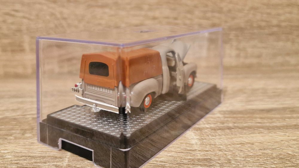 Studebaker 2R Truck «1949« 1:64