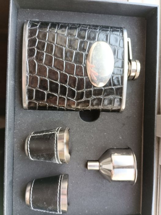 Cantil de bolso (estilo vintage) completo c/ caixa e conjunto de copos