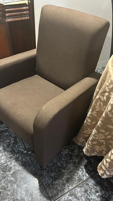 Vendo poltrona quase nova.