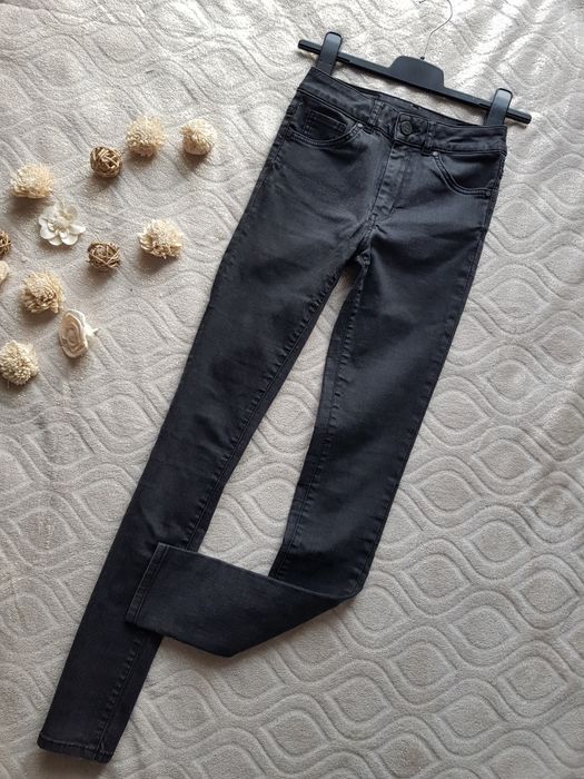 Czarne jeansy damskie skinny XS/S Never Denim uniwersalne na wiosne dopasowane basic na codzień