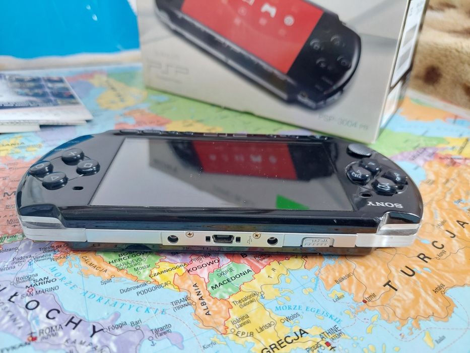 Konsola sony psp 3004 slim piano black zestaw 32gb 100 gier