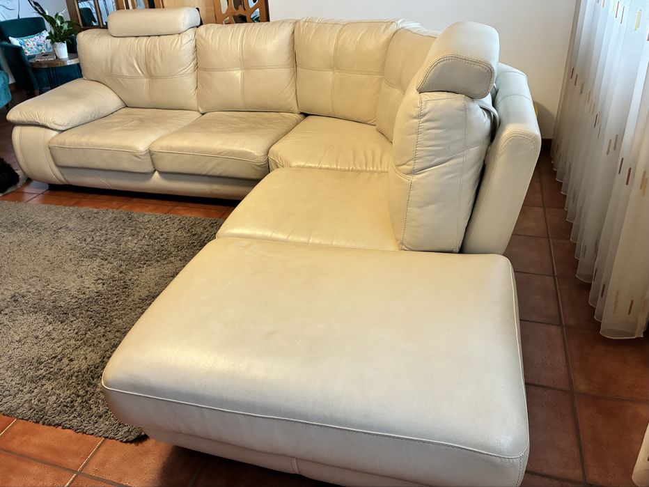 Sofá em pele com Chaise Longue