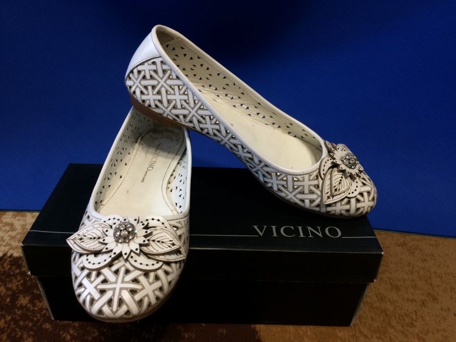 Белые кожаные балетки VICINO 39 размер
