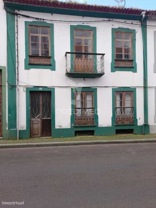 Detached House for Renovation with Excellent Location