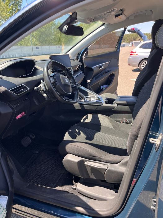 Продаю своє авто Peugeot 3008