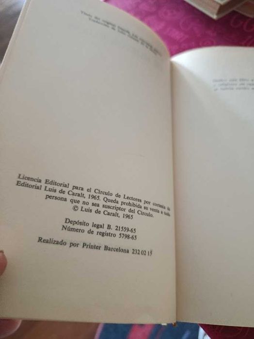 Los nuevos curas, Michel de Saint-Pierre, libro en castellano