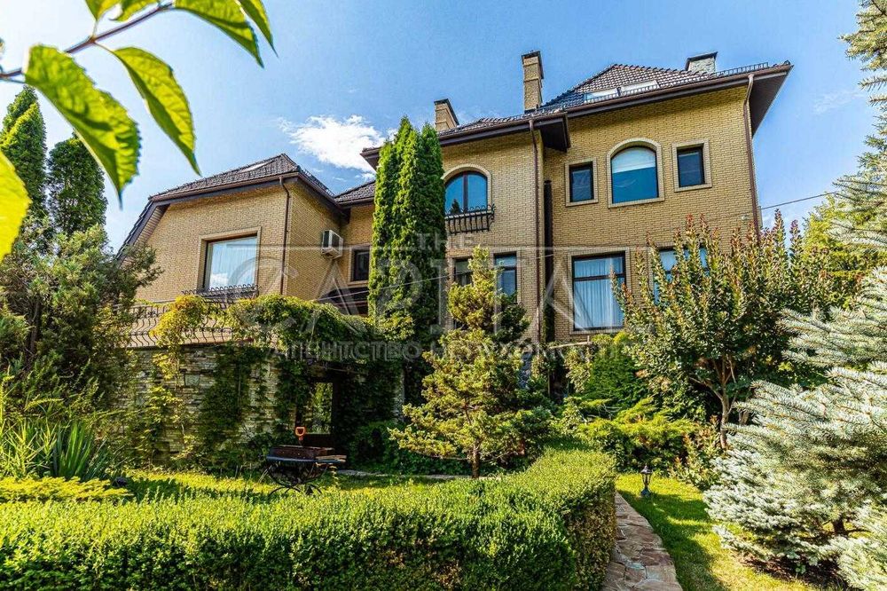 Елітний будинок 950 м² у Козині, КМ «Срібна затока», 40 соток, вихід на воду, басейн, сауна, причал для яхти, гараж