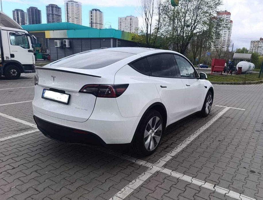 Продам Tesla Y 2024 рік Long Range Dual Motor Ціла безпека!Ціле авто!