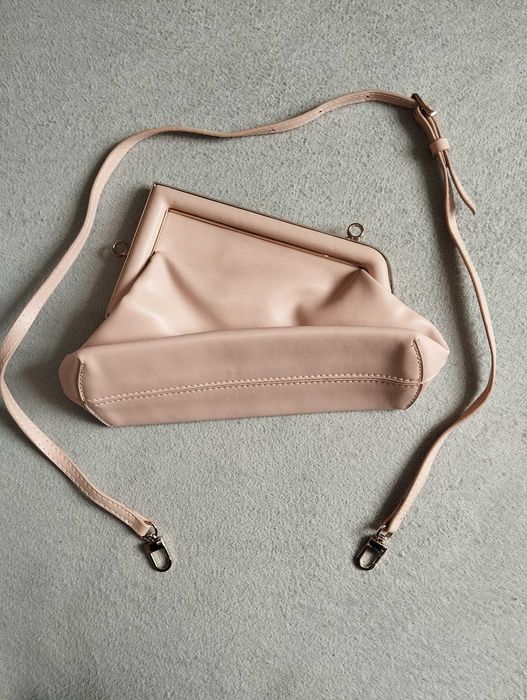 Linda mala em cor rosa.